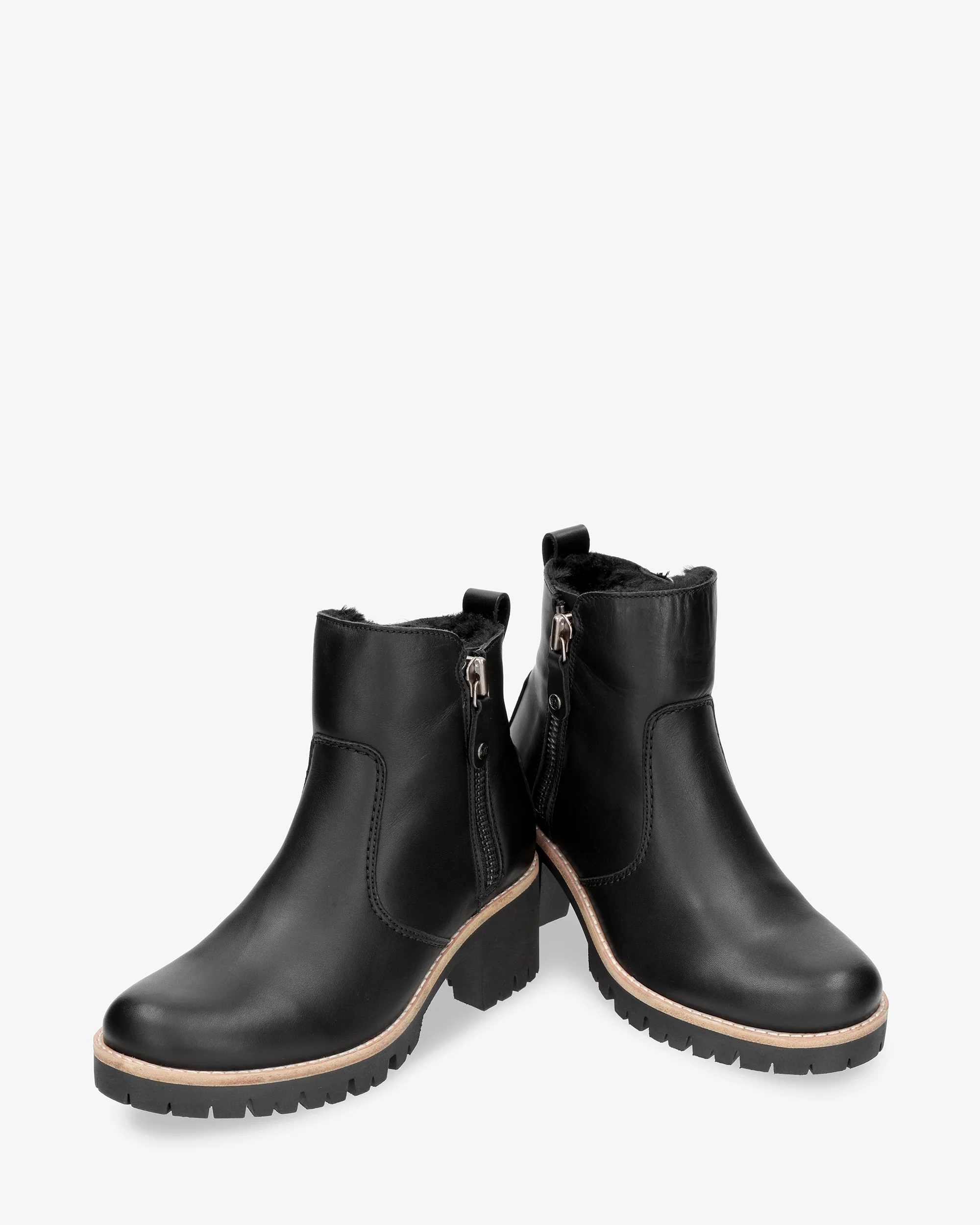 Pauline Traveling - Image 6